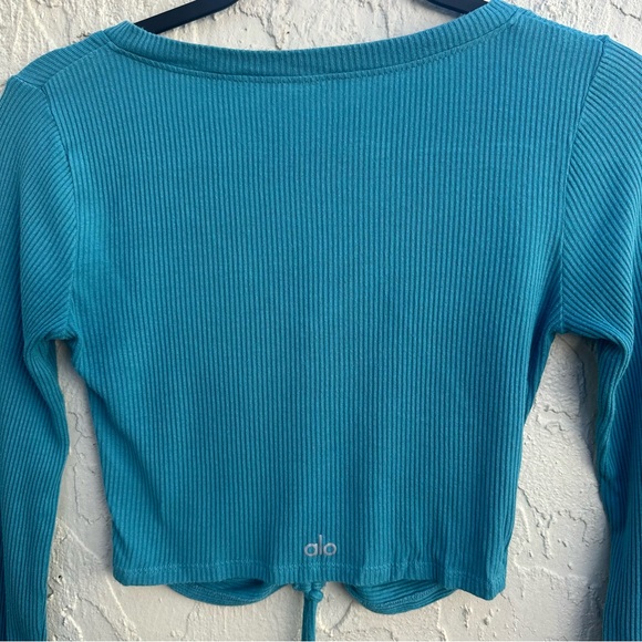 ALO YOGA Top Women Small Cinched Ruched Crop Tie Front Long Sleeve - Picture 4 of 4